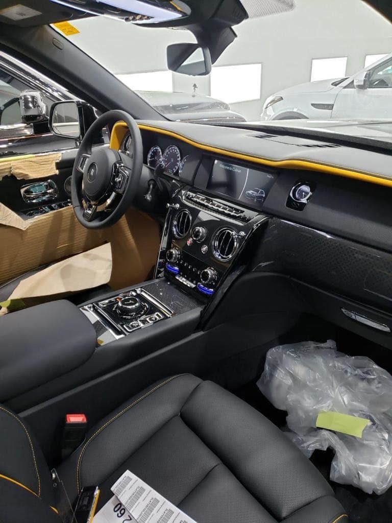 Giá 2 triệu đô, đại gia Việt đua nhau sắm Rolls-Royce Cullinan - 8 Giá 2 triệu đô, đại gia Việt đua nhau sắm Rolls-Royce Cullinan - 8