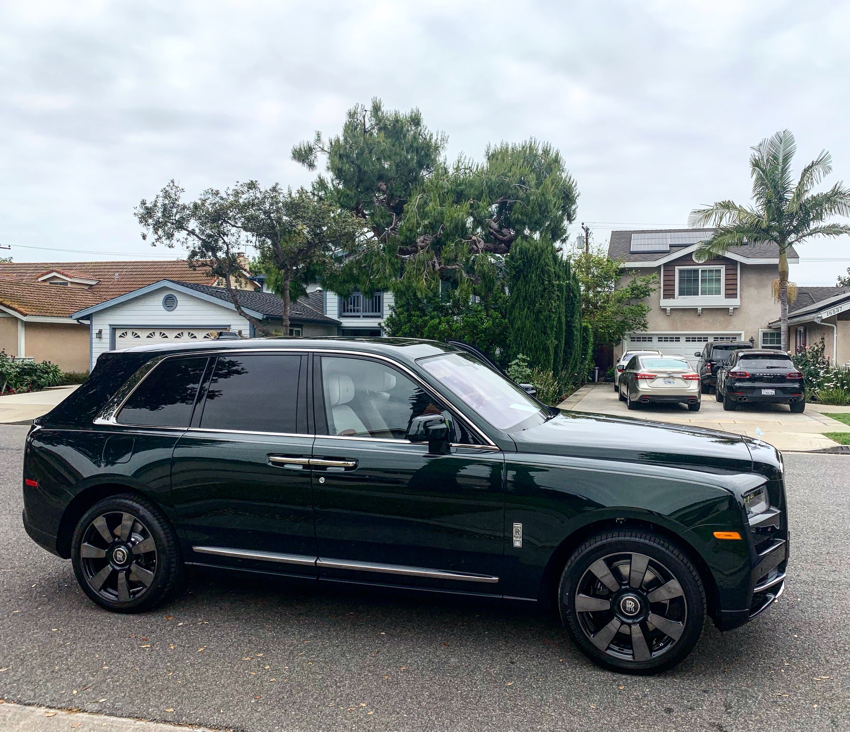 Giá 2 triệu đô, đại gia Việt đua nhau sắm Rolls-Royce Cullinan - 9 Giá 2 triệu đô, đại gia Việt đua nhau sắm Rolls-Royce Cullinan - 9
