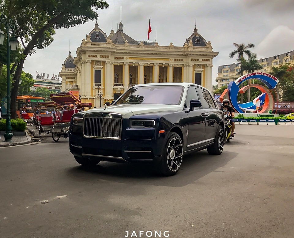 Giá 2 triệu đô, đại gia Việt đua nhau sắm Rolls-Royce Cullinan - 1 Giá 2 triệu đô, đại gia Việt đua nhau sắm Rolls-Royce Cullinan - 1