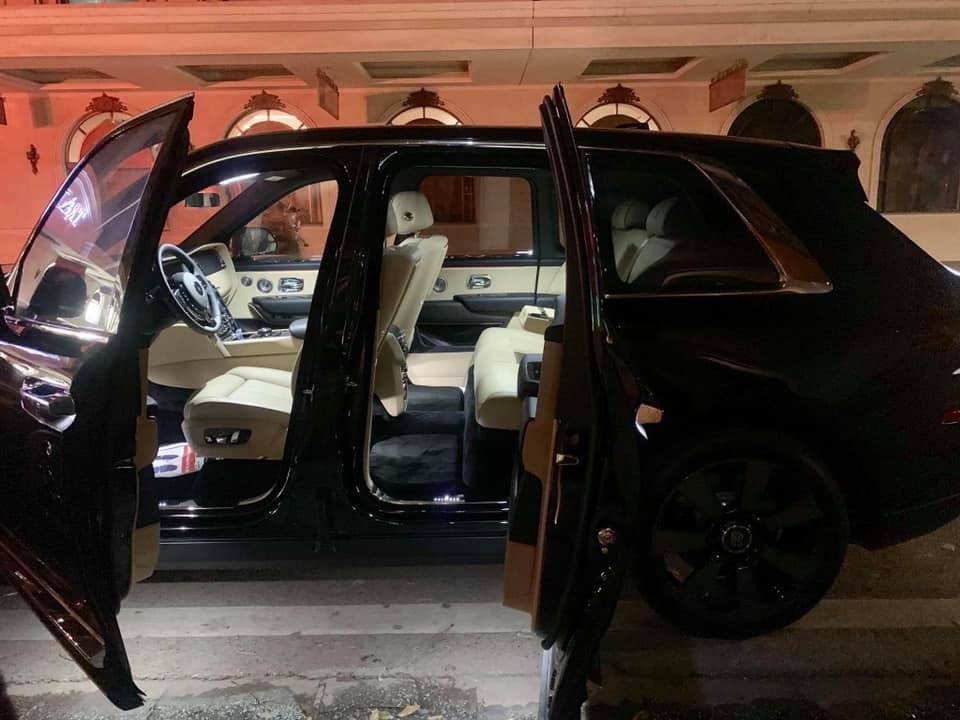 Giá 2 triệu đô, đại gia Việt đua nhau sắm Rolls-Royce Cullinan - 4 Giá 2 triệu đô, đại gia Việt đua nhau sắm Rolls-Royce Cullinan - 4