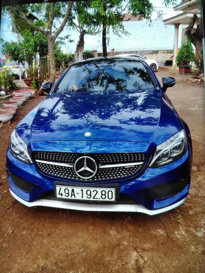 Hàng hiếm Mercedes-AMG C 43 bán lại giá hơn 2,7 tỷ đồng cho người mê tốc độ - 1 Hàng hiếm Mercedes-AMG C 43 bán lại giá hơn 2,7 tỷ đồng cho người mê tốc độ - 1