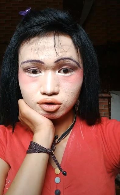 Trang điểm xấu 'ma chê quỷ hờn', cô gái không ngờ trở thành hot Tiktok thu hút 190.000 follow - 1 Trang điểm xấu 'ma chê quỷ hờn', cô gái không ngờ trở thành hot Tiktok thu hút 190.000 follow - 1