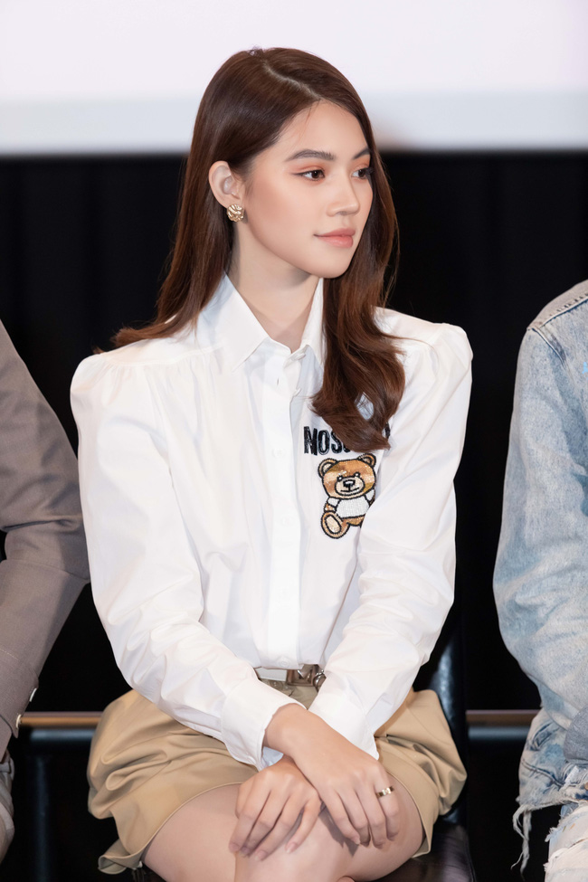Jolie Nguyễn gần đây nhất đóng vai rich kid, mặc toàn đồ hiệu sang chảnh và đố khán giả đếm số trang phục mình mặc - 1 Jolie Nguyễn gần đây nhất đóng vai rich kid, mặc toàn đồ hiệu sang chảnh và đố khán giả đếm số trang phục mình mặc - 1