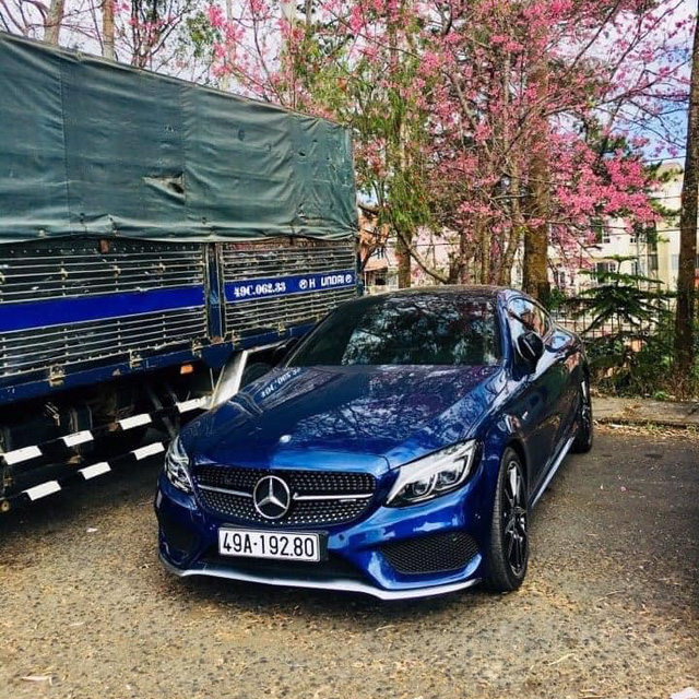 Hàng hiếm Mercedes-AMG C 43 bán lại giá hơn 2,7 tỷ đồng cho người mê tốc độ Hàng hiếm Mercedes-AMG C 43 bán lại giá hơn 2,7 tỷ đồng cho người mê tốc độ
