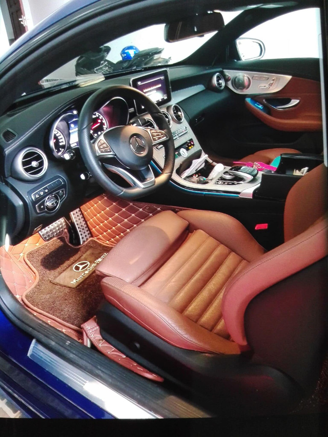 Hàng hiếm Mercedes-AMG C 43 bán lại giá hơn 2,7 tỷ đồng cho người mê tốc độ - 4 Hàng hiếm Mercedes-AMG C 43 bán lại giá hơn 2,7 tỷ đồng cho người mê tốc độ - 4