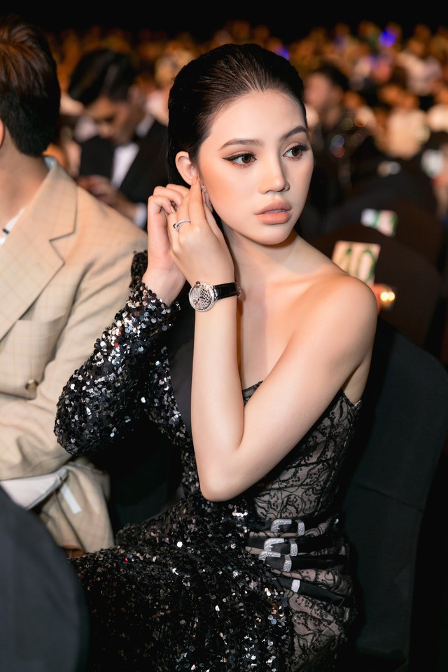 Hoa hậu con nhà giàu Jolie Nguyễn thông báo đóng tất cả các tài khoản mạng xã hội - 5 Hoa hậu con nhà giàu Jolie Nguyễn thông báo đóng tất cả các tài khoản mạng xã hội - 5