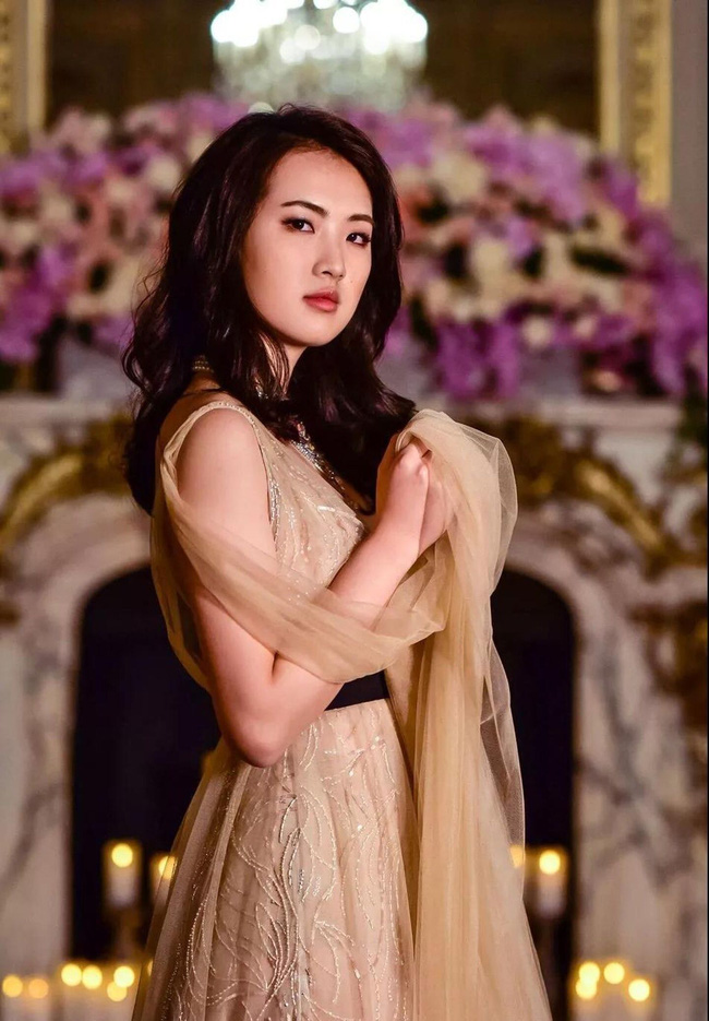 Annabel Yao: Ái nữ của ông trùm Huawei đã từng từ chối trở thành con dâu Vua sòng bài Macau, nhường 'suất đặc biệt' cho nàng siêu mẫu thị phi - 1 Annabel Yao: Ái nữ của ông trùm Huawei đã từng từ chối trở thành con dâu Vua sòng bài Macau, nhường 'suất đặc biệt' cho nàng siêu mẫu thị phi - 1