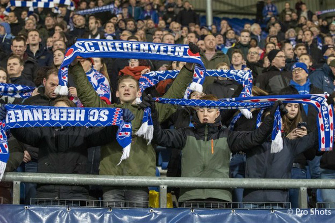 Tin 'hàng chục ngàn tài khoản bỏ thích Heerenveen vì chia tay Văn Hậu' được đọc nhiều nhất trên báo Hà Lan Tin 'hàng chục ngàn tài khoản bỏ thích Heerenveen vì chia tay Văn Hậu' được đọc nhiều nhất trên báo Hà Lan