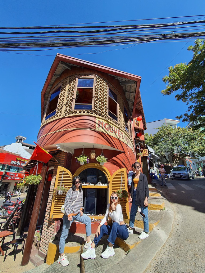 Cô gái Sài Gòn khiến tất cả giật mình với bộ ảnh check-in Đà Lạt theo style 'không giống ai' - 7 Cô gái Sài Gòn khiến tất cả giật mình với bộ ảnh check-in Đà Lạt theo style 'không giống ai' - 7