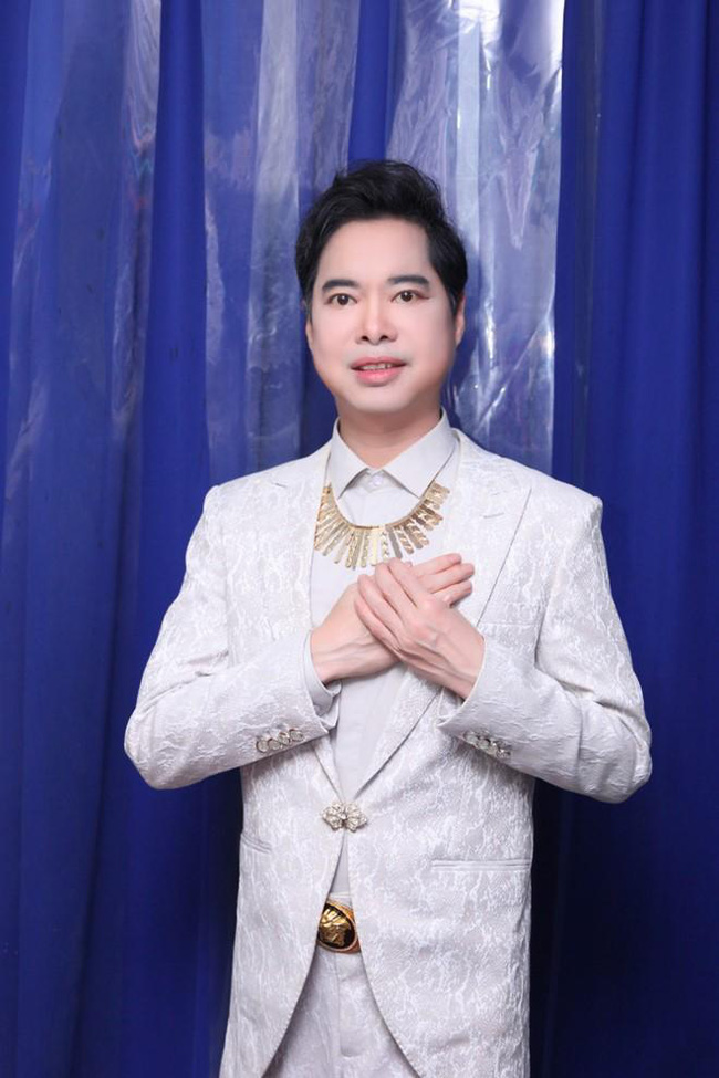 Trong showbiz, có một nghệ sĩ sở hữu mức cát xê cao ngất ngưởng, vượt qua cả danh hài Hoài Linh Trong showbiz, có một nghệ sĩ sở hữu mức cát xê cao ngất ngưởng, vượt qua cả danh hài Hoài Linh