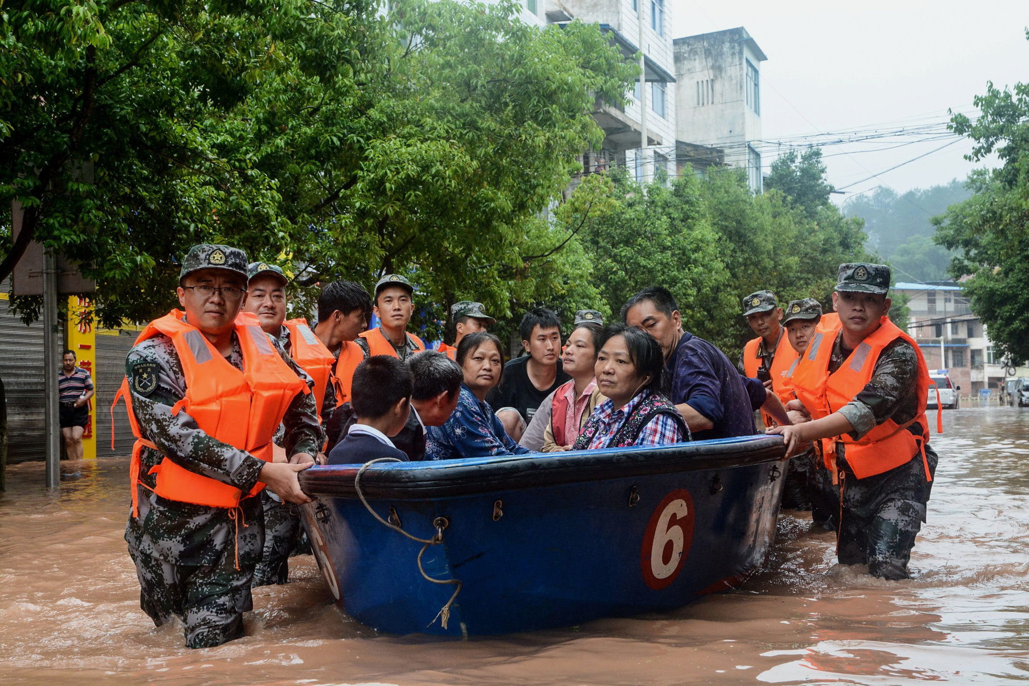 Mới kiểm soát được Covid-19, Trung Quốc lại phải đối mặt với lũ lụt lịch sử Mới kiểm soát được Covid-19, Trung Quốc lại phải đối mặt với lũ lụt lịch sử
