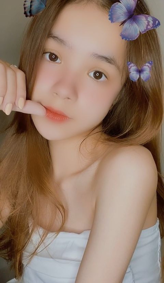 Lê Gia Linh (Meo xinh) - 2k6 khuấy đảo MXH: Hot hit từ hồi tiểu học, nhan sắc lẫn hàng hiệu đều không thiếu - 2 Lê Gia Linh (Meo xinh) - 2k6 khuấy đảo MXH: Hot hit từ hồi tiểu học, nhan sắc lẫn hàng hiệu đều không thiếu - 2