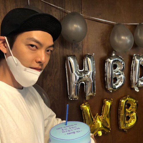 Kim Woo Bin mừng sinh nhật tuổi 32 bên 'chị đẹp' Shin Min Ah? Kim Woo Bin mừng sinh nhật tuổi 32 bên 'chị đẹp' Shin Min Ah?