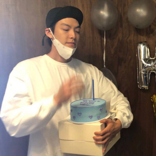Kim Woo Bin mừng sinh nhật tuổi 32 bên 'chị đẹp' Shin Min Ah? - 3 Kim Woo Bin mừng sinh nhật tuổi 32 bên 'chị đẹp' Shin Min Ah? - 3