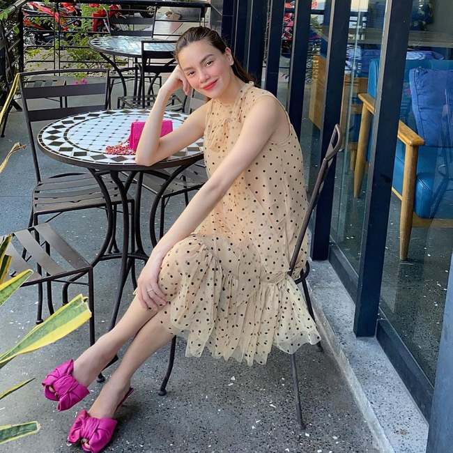 Hà Hồ tự tin khoe ảnh bụng bầu, khiến dân tình bất ngờ khi ngày càng lộ rõ tướng phu thê với bạn trai Kim Lý Hà Hồ tự tin khoe ảnh bụng bầu, khiến dân tình bất ngờ khi ngày càng lộ rõ tướng phu thê với bạn trai Kim Lý