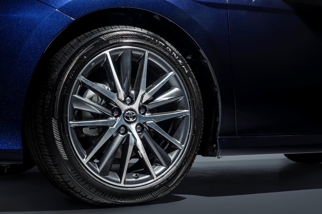 Toyota Camry 2021 thêm công nghệ an toàn, nâng cấp thiết kế - 11 Toyota Camry 2021 thêm công nghệ an toàn, nâng cấp thiết kế - 11