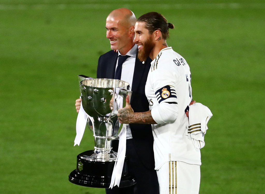 Messi thất vọng trong ngày Real nâng cao chức vô địch - 8
