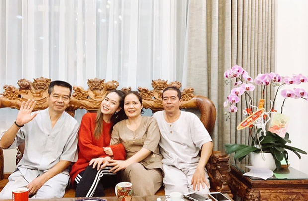 Nữ chính 'Người ấy là ai' Mina Nguyễn giàu 'nứt vách': Đi xe xịn, ở lâu đài, đồ hiệu đầy tủ - 10 Nữ chính 'Người ấy là ai' Mina Nguyễn giàu 'nứt vách': Đi xe xịn, ở lâu đài, đồ hiệu đầy tủ - 10