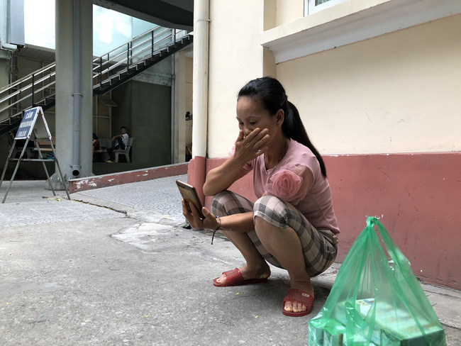 Xót xa cuộc điện thoại của tài xế GrabBike với vợ ngay sau khi bị đâm gục: 'Vợ ơi anh bị cướp hết rồi, nó đâm anh nhiều nhát lắm' - 2 Xót xa cuộc điện thoại của tài xế GrabBike với vợ ngay sau khi bị đâm gục: 'Vợ ơi anh bị cướp hết rồi, nó đâm anh nhiều nhát lắm' - 2