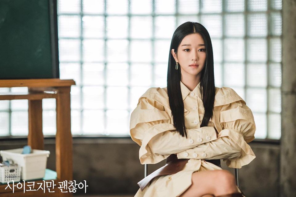 Mãn nhãn với loạt trang phục Seo Ye Ji (Điên Thì Có Sao): Váy áo tôn eo hay bồng bềnh hết sức hóa ra là có dụng ý - 6 Mãn nhãn với loạt trang phục Seo Ye Ji (Điên Thì Có Sao): Váy áo tôn eo hay bồng bềnh hết sức hóa ra là có dụng ý - 6