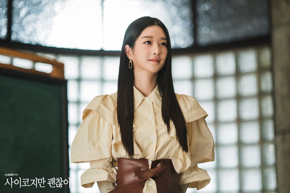 Mãn nhãn với loạt trang phục Seo Ye Ji (Điên Thì Có Sao): Váy áo tôn eo hay bồng bềnh hết sức hóa ra là có dụng ý - 5 Mãn nhãn với loạt trang phục Seo Ye Ji (Điên Thì Có Sao): Váy áo tôn eo hay bồng bềnh hết sức hóa ra là có dụng ý - 5