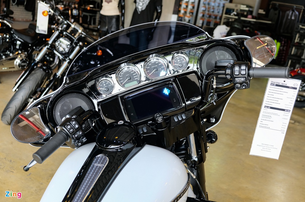 Những mẫu xe máy touring tiền tỷ hiện đại như ôtô tại Việt Nam - 18