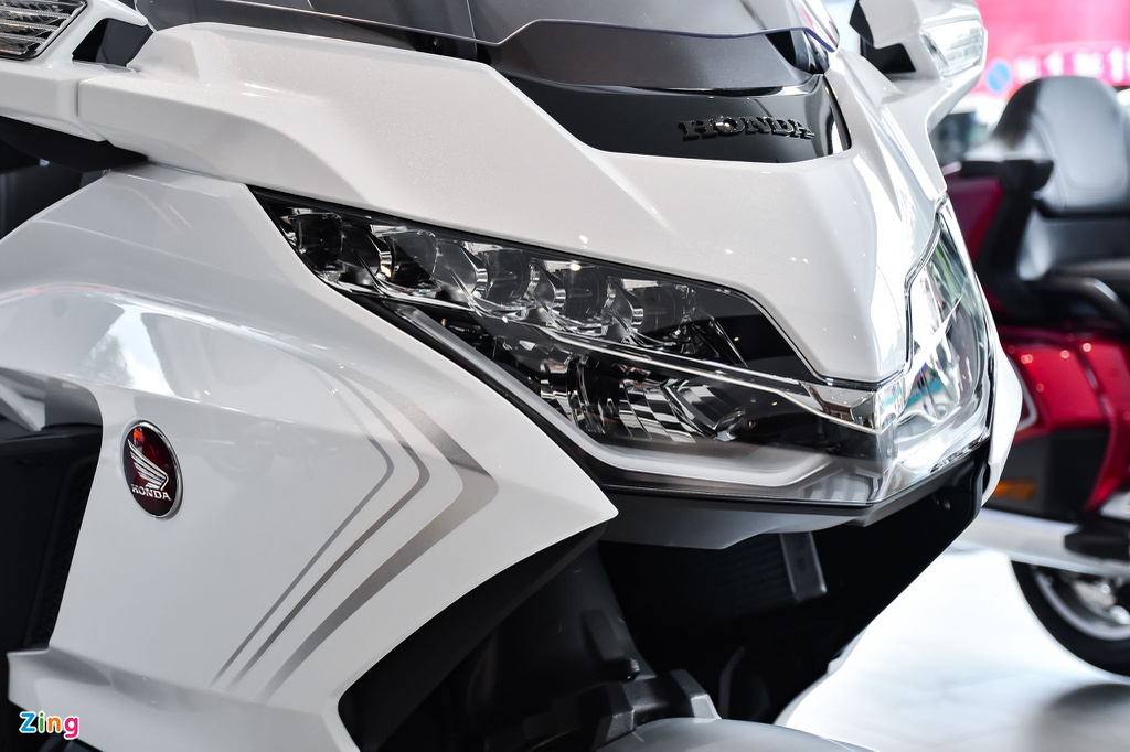 Những mẫu xe máy touring tiền tỷ hiện đại như ôtô tại Việt Nam - 2