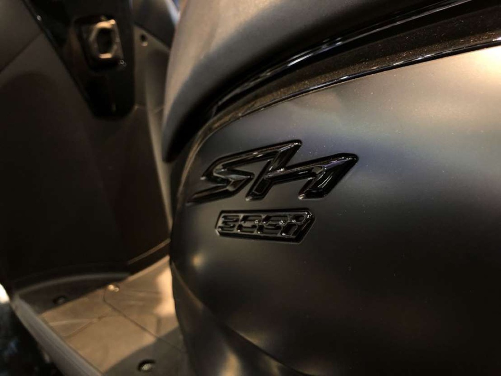Honda SH và những mẫu xe tay ga bản giới hạn giá trăm triệu tại VN - 14 Honda SH và những mẫu xe tay ga bản giới hạn giá trăm triệu tại VN - 14