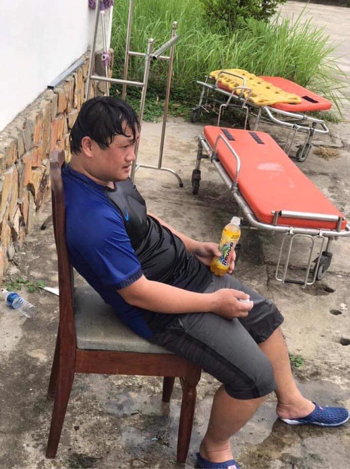 Hình ảnh các bác sĩ tại Đà Nẵng làm việc tới kiệt sức, phải truyền nước khiến nhiều người xúc động - 2 Hình ảnh các bác sĩ tại Đà Nẵng làm việc tới kiệt sức, phải truyền nước khiến nhiều người xúc động - 2