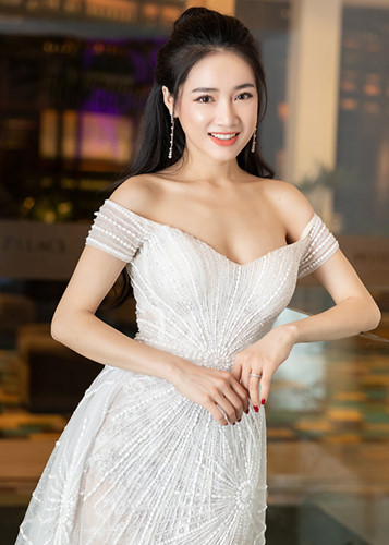 Nhiều lần bị chê gầy trơ xương nhưng những sao Việt này vẫn sở hữu vòng 1 'khủng' đến nghẹt thở - 12 Nhiều lần bị chê gầy trơ xương nhưng những sao Việt này vẫn sở hữu vòng 1 'khủng' đến nghẹt thở - 12