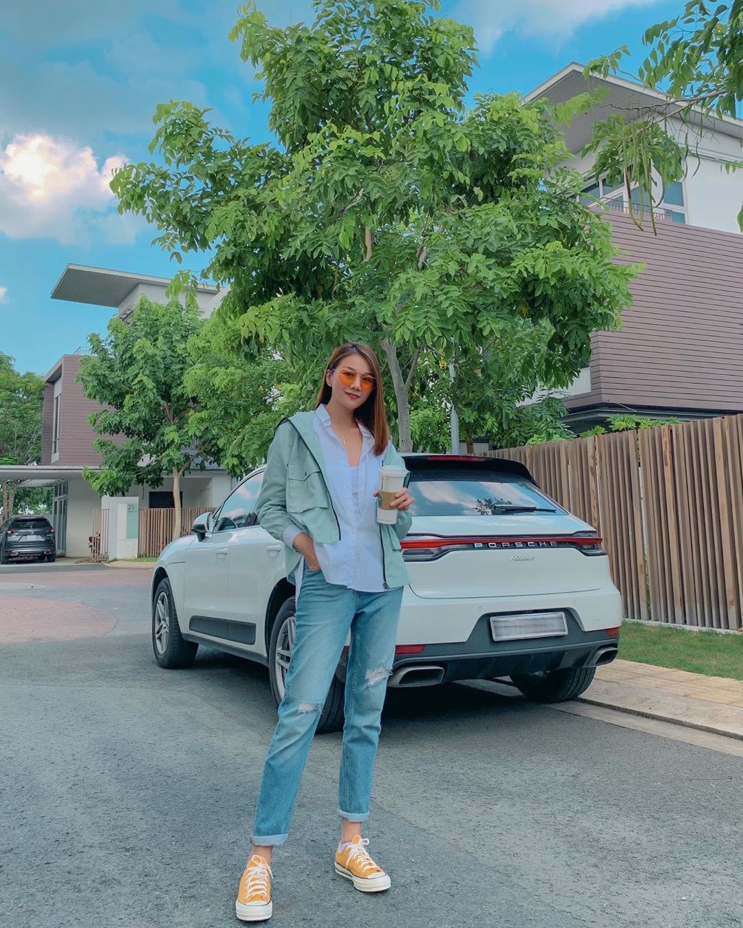 Diện quần jeans, mỹ nhân Việt cứ mix với 4 kiểu giày sau là trọn vẹn xịn đẹp và có khi còn kéo chân dài tít tắp - 5 Diện quần jeans, mỹ nhân Việt cứ mix với 4 kiểu giày sau là trọn vẹn xịn đẹp và có khi còn kéo chân dài tít tắp - 5