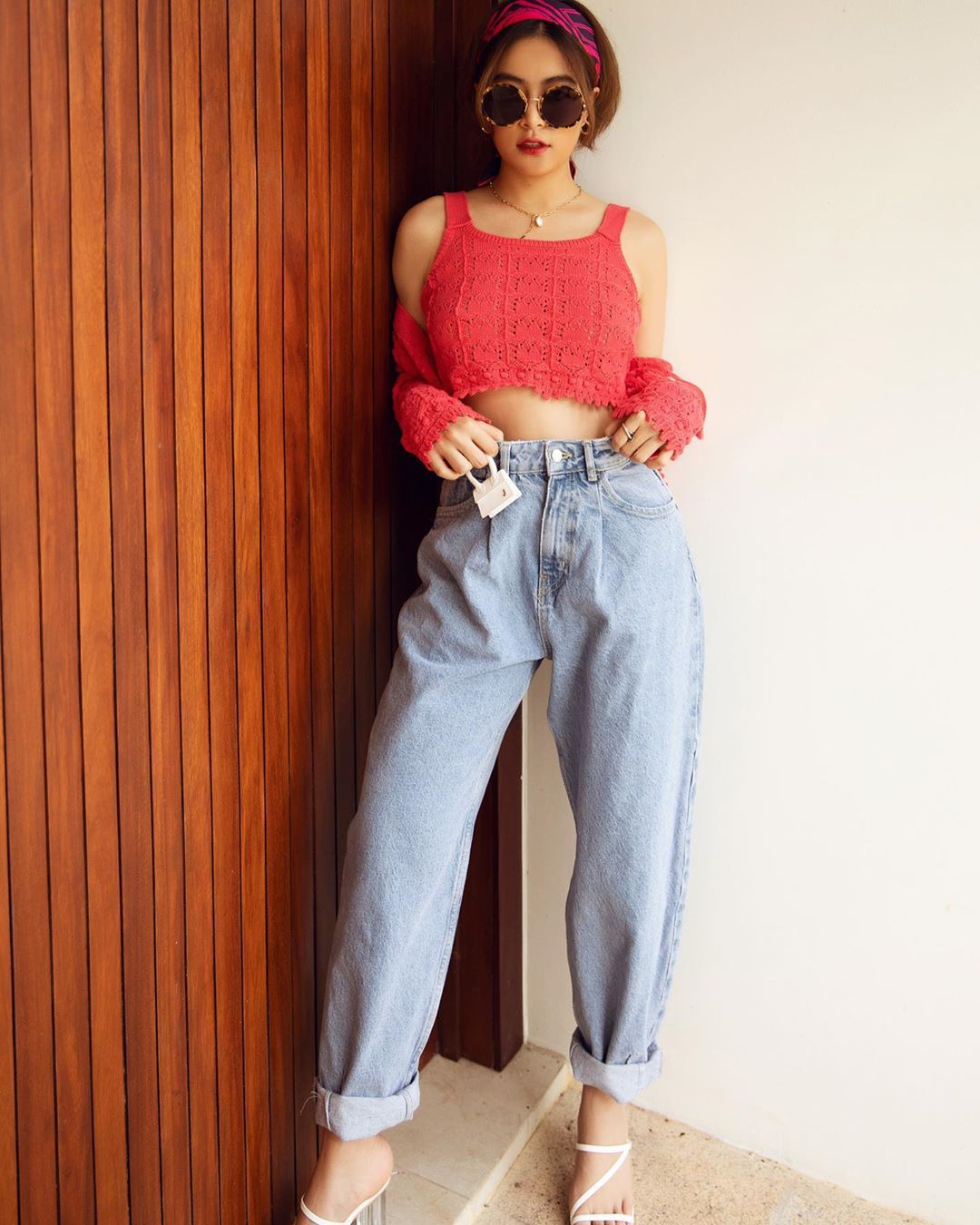Diện quần jeans, mỹ nhân Việt cứ mix với 4 kiểu giày sau là trọn vẹn xịn đẹp và có khi còn kéo chân dài tít tắp - 3 Diện quần jeans, mỹ nhân Việt cứ mix với 4 kiểu giày sau là trọn vẹn xịn đẹp và có khi còn kéo chân dài tít tắp - 3