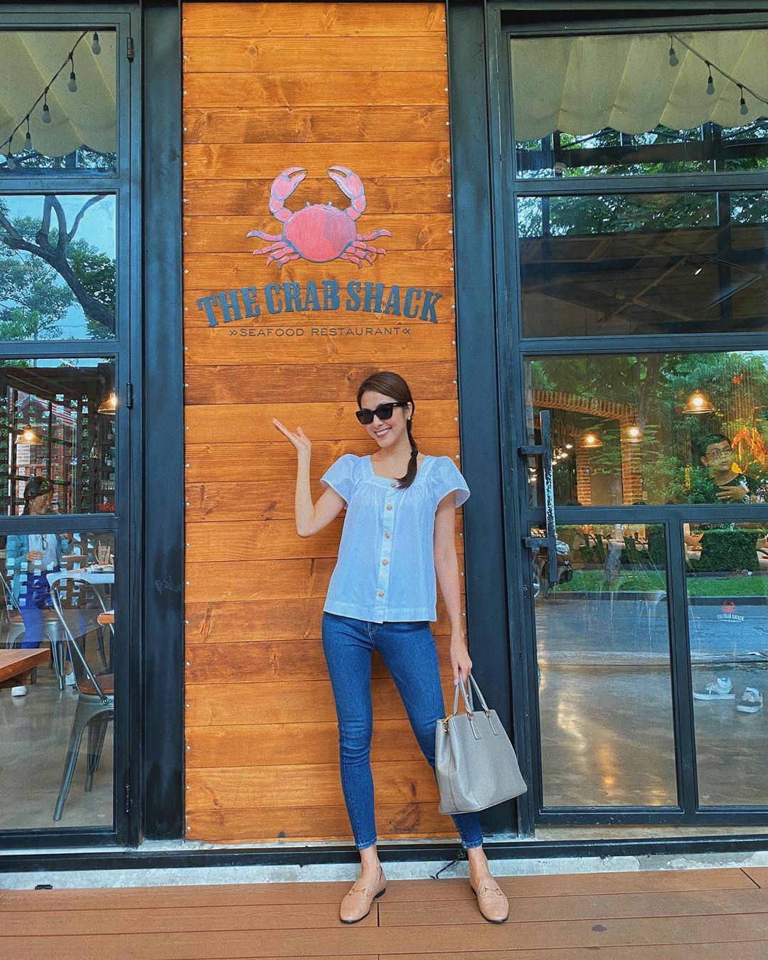Diện quần jeans, mỹ nhân Việt cứ mix với 4 kiểu giày sau là trọn vẹn xịn đẹp và có khi còn kéo chân dài tít tắp - 9 Diện quần jeans, mỹ nhân Việt cứ mix với 4 kiểu giày sau là trọn vẹn xịn đẹp và có khi còn kéo chân dài tít tắp - 9