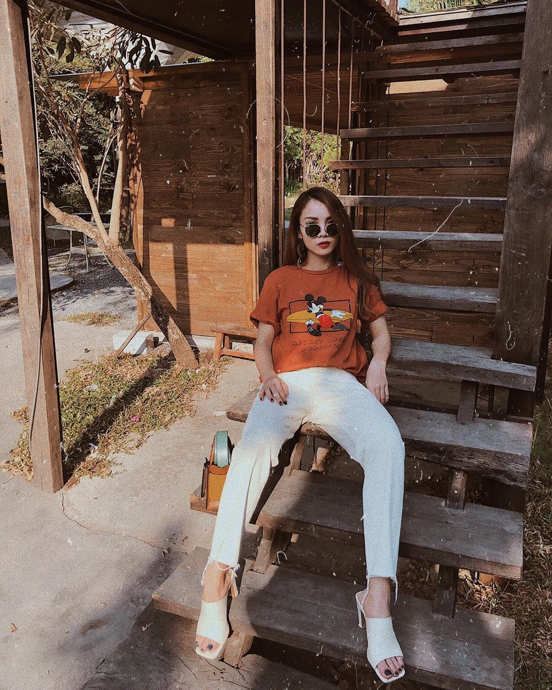 Diện quần jeans, mỹ nhân Việt cứ mix với 4 kiểu giày sau là trọn vẹn xịn đẹp và có khi còn kéo chân dài tít tắp - 12 Diện quần jeans, mỹ nhân Việt cứ mix với 4 kiểu giày sau là trọn vẹn xịn đẹp và có khi còn kéo chân dài tít tắp - 12