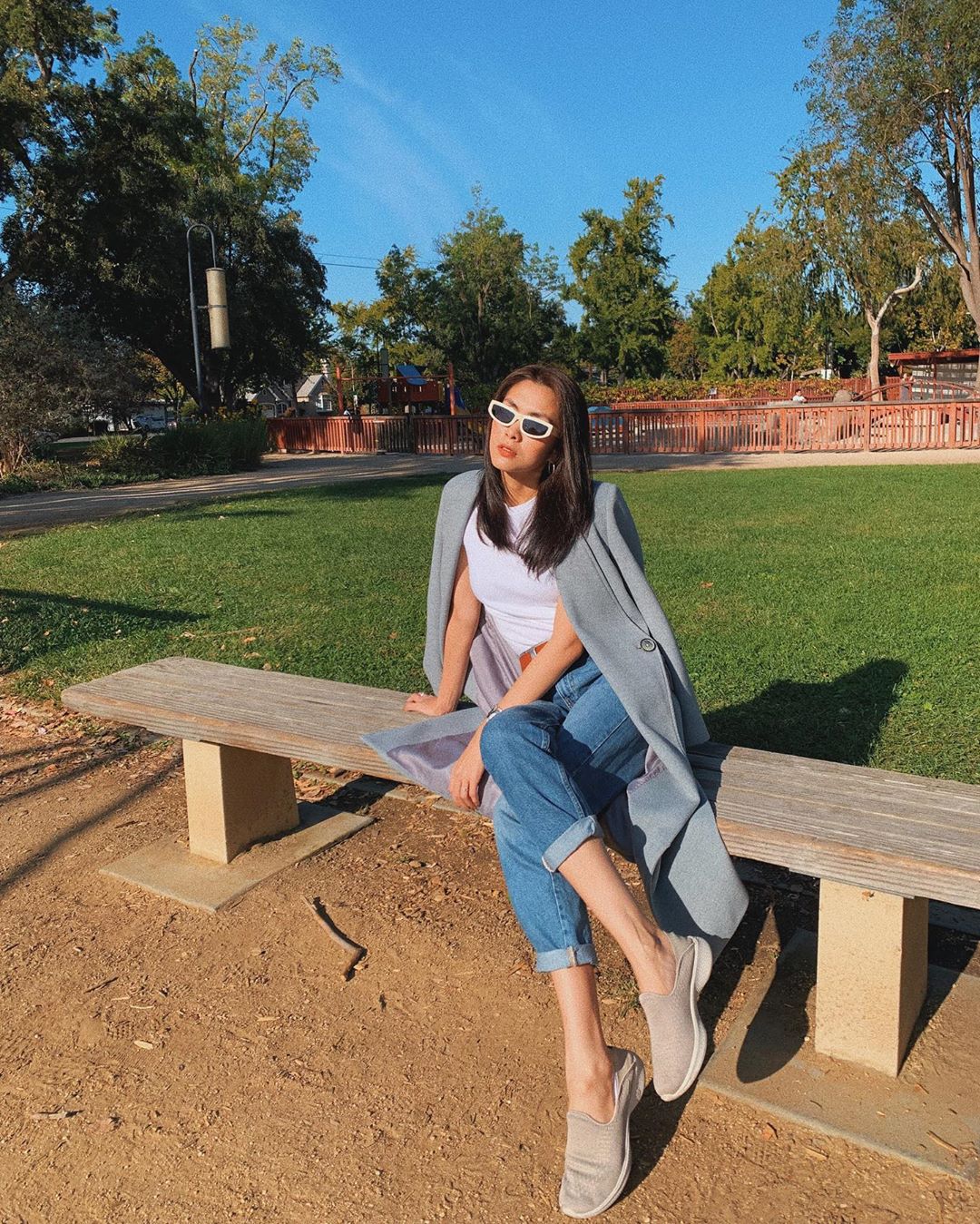 Diện quần jeans, mỹ nhân Việt cứ mix với 4 kiểu giày sau là trọn vẹn xịn đẹp và có khi còn kéo chân dài tít tắp - 6 Diện quần jeans, mỹ nhân Việt cứ mix với 4 kiểu giày sau là trọn vẹn xịn đẹp và có khi còn kéo chân dài tít tắp - 6
