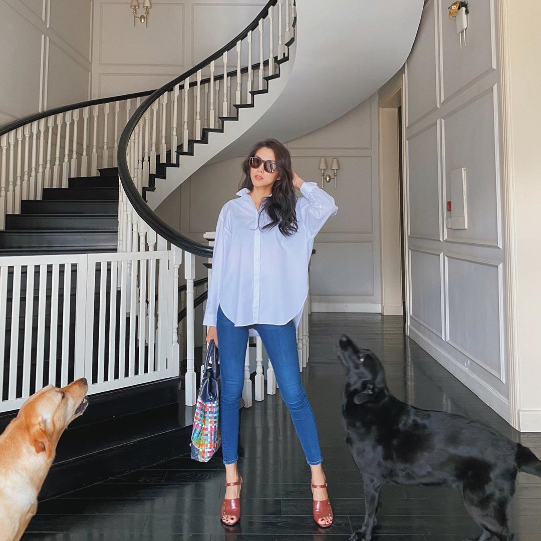 Diện quần jeans, mỹ nhân Việt cứ mix với 4 kiểu giày sau là trọn vẹn xịn đẹp và có khi còn kéo chân dài tít tắp - 10 Diện quần jeans, mỹ nhân Việt cứ mix với 4 kiểu giày sau là trọn vẹn xịn đẹp và có khi còn kéo chân dài tít tắp - 10
