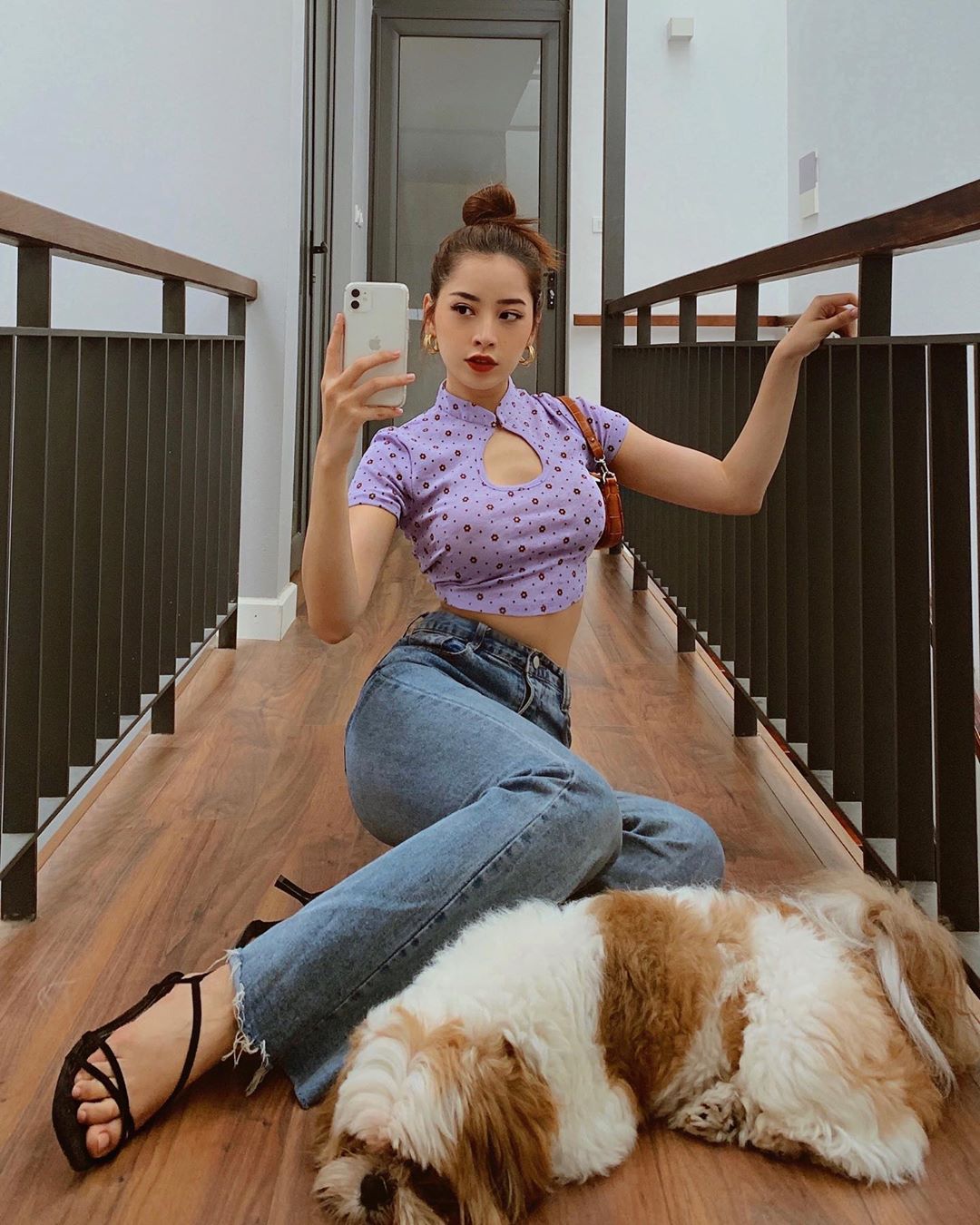 Diện quần jeans, mỹ nhân Việt cứ mix với 4 kiểu giày sau là trọn vẹn xịn đẹp và có khi còn kéo chân dài tít tắp Diện quần jeans, mỹ nhân Việt cứ mix với 4 kiểu giày sau là trọn vẹn xịn đẹp và có khi còn kéo chân dài tít tắp