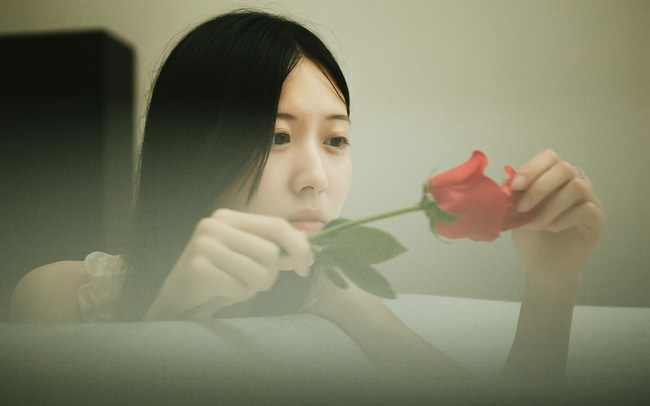 Bắt gặp chị dâu ngoại tình với người đàn ông khác mà tôi không thể trách, không thể giận chị được, đặc biệt khi nhìn vẻ mặt bất cần của chị Bắt gặp chị dâu ngoại tình với người đàn ông khác mà tôi không thể trách, không thể giận chị được, đặc biệt khi nhìn vẻ mặt bất cần của chị