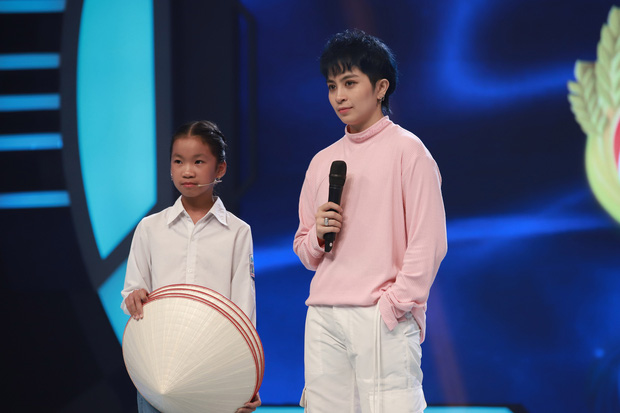 Fan xúc động khi Trấn Thành khuyên thí sinh nhí bị cha bỏ rơi: 'Con phải học thật giỏi để thoát nghèo chứ không mãi oán giận cuộc đời nhé' Fan xúc động khi Trấn Thành khuyên thí sinh nhí bị cha bỏ rơi: 'Con phải học thật giỏi để thoát nghèo chứ không mãi oán giận cuộc đời nhé'