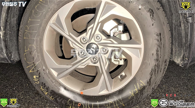Kia Sportage thế hệ mới lần đầu lộ diện cả nội và ngoại thất: Thay đổi toàn diện để đấu Honda CR-V - 3 Kia Sportage thế hệ mới lần đầu lộ diện cả nội và ngoại thất: Thay đổi toàn diện để đấu Honda CR-V - 3