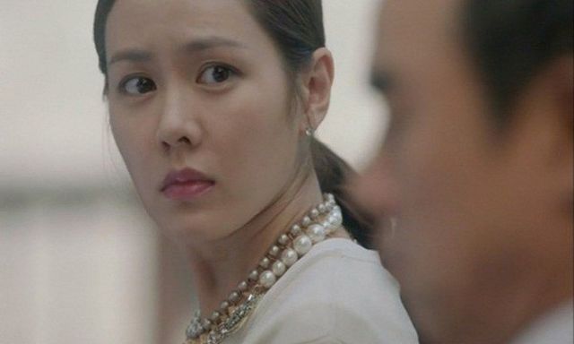 Mỗi tháng đưa vợ 20 triệu đồng, thế nhưng khi bố mất, cần tiền về quê lo tang lễ thì cô ấy nói một câu khiến tôi lặng người Mỗi tháng đưa vợ 20 triệu đồng, thế nhưng khi bố mất, cần tiền về quê lo tang lễ thì cô ấy nói một câu khiến tôi lặng người