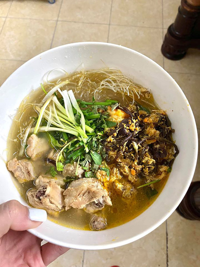 Dâu trưởng vào bếp 'quẩy' 6 mâm cỗ tươm tất đâu ra đó, dân mạng loá mắt vì món nào món nấy hấp dẫn như nhà hàng - 3 Dâu trưởng vào bếp 'quẩy' 6 mâm cỗ tươm tất đâu ra đó, dân mạng loá mắt vì món nào món nấy hấp dẫn như nhà hàng - 3