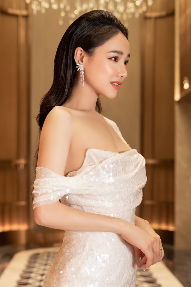 Nhiều lần bị chê gầy trơ xương nhưng những sao Việt này vẫn sở hữu vòng 1 'khủng' đến nghẹt thở - 13 Nhiều lần bị chê gầy trơ xương nhưng những sao Việt này vẫn sở hữu vòng 1 'khủng' đến nghẹt thở - 13