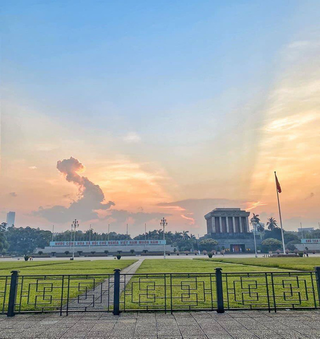 Dân mạng rần rần chia sẻ bầu trời hoàng hôn ở Sài Gòn có hình ảnh tuyệt đẹp giống như phượng hoàng - 6 Dân mạng rần rần chia sẻ bầu trời hoàng hôn ở Sài Gòn có hình ảnh tuyệt đẹp giống như phượng hoàng - 6