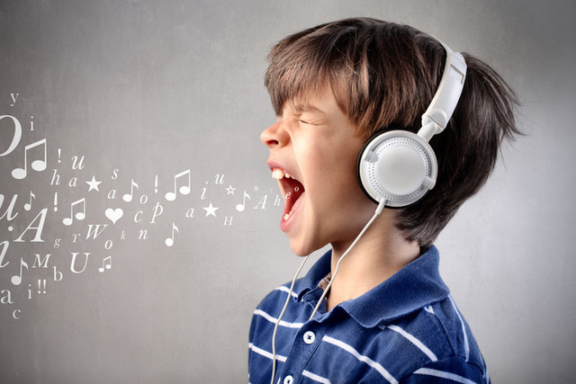 Cha mẹ đang vô tình gây tổn thương thính giác của con hằng ngày bằng những việc làm này mà không biết - 1 Cha mẹ đang vô tình gây tổn thương thính giác của con hằng ngày bằng những việc làm này mà không biết - 1