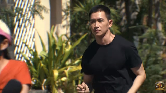 'Cát Đỏ' hé lộ tập 2: Soái ca Võ Cảnh xuất hiện gây xôn xao cả một vùng - 4 'Cát Đỏ' hé lộ tập 2: Soái ca Võ Cảnh xuất hiện gây xôn xao cả một vùng - 4