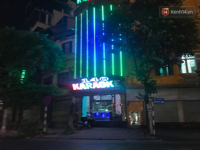 Quán Karaoke trước yêu cầu đóng cửa sau 0h ngày 1/8: Nơi đông đúc, chỗ thưa thớt những lượt khách cuối cùng - 1 Quán Karaoke trước yêu cầu đóng cửa sau 0h ngày 1/8: Nơi đông đúc, chỗ thưa thớt những lượt khách cuối cùng - 1