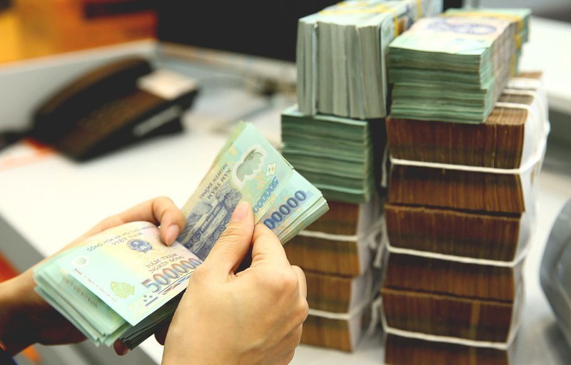 Lãi suất giảm mạnh, có tiền tỷ ngồi nhà vẫn hưởng lợi cao - 1 Lãi suất giảm mạnh, có tiền tỷ ngồi nhà vẫn hưởng lợi cao - 1