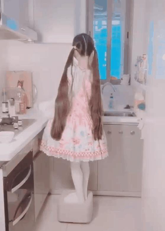 Hot girl TQ lộ mặt thật vì lỡ tay tắt app làm đẹp lúc livestream - 2 Hot girl TQ lộ mặt thật vì lỡ tay tắt app làm đẹp lúc livestream - 2
