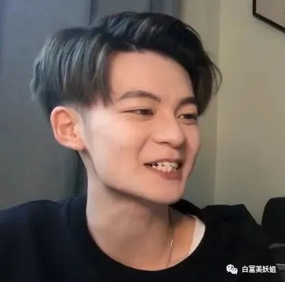 Hot girl TQ lộ mặt thật vì lỡ tay tắt app làm đẹp lúc livestream - 5 Hot girl TQ lộ mặt thật vì lỡ tay tắt app làm đẹp lúc livestream - 5